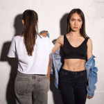 Busana Minim Menjadi Trend Pakaian Anak Muda