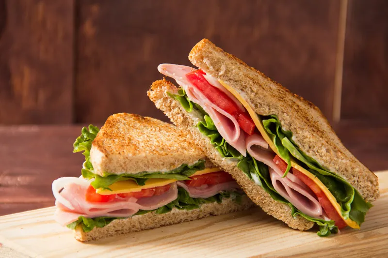 Makanan Praktis Yang Terdiri Dari 2 Lapis Roti