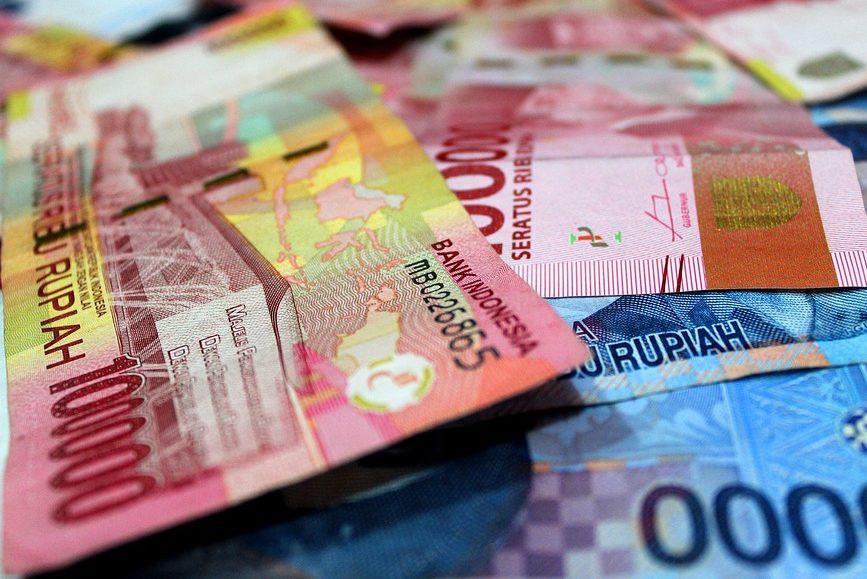 Alat Transaksi Uang Memiliki Nominal Yang Berbeda