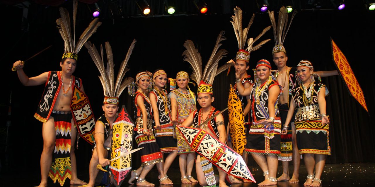 Perayaan Masyarakat Di Malaysia Yaitu Hari Gawai