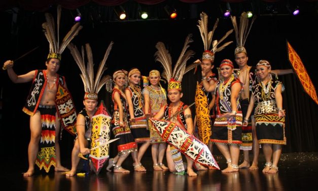 Perayaan Masyarakat Di Malaysia Yaitu Hari Gawai