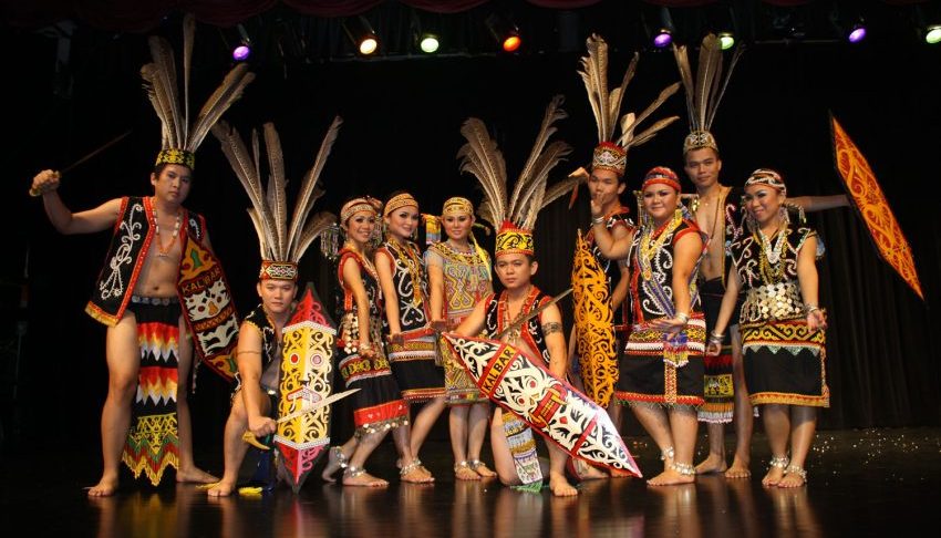 Perayaan Masyarakat Di Malaysia Yaitu Hari Gawai