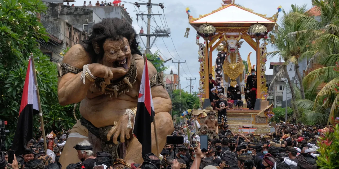 Upacara Kremasi Ngaben Warisan Budaya Bali