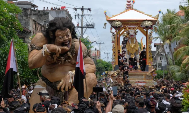 Upacara Kremasi Ngaben Warisan Budaya Bali