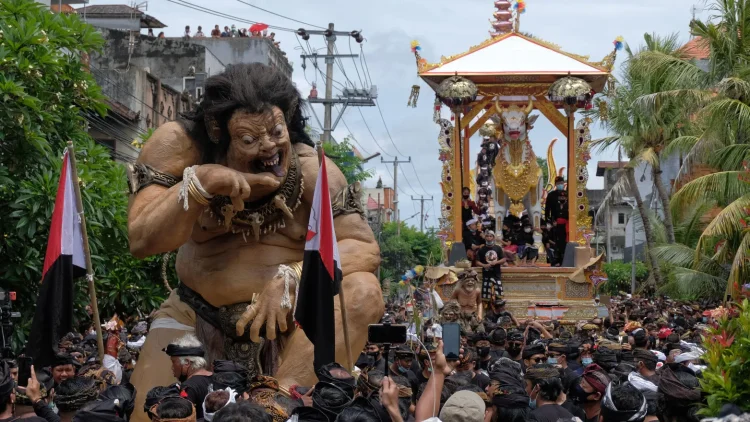Upacara Kremasi Ngaben Warisan Budaya Bali