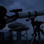 Penggunaan Teknologi Teleskop Alat Optik Melihat Jarak Jauh