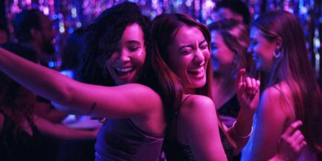 Aktivitas Malam Hari Anak Muda Clubbing