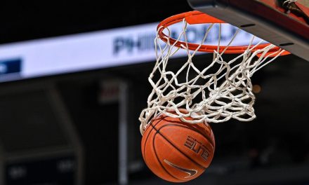 Olahraga Beregu Basket Dengan Memasukan Bola
