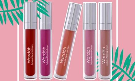 Perlengkapan Kosmetik Gincu Atau Lipstik Perempuan