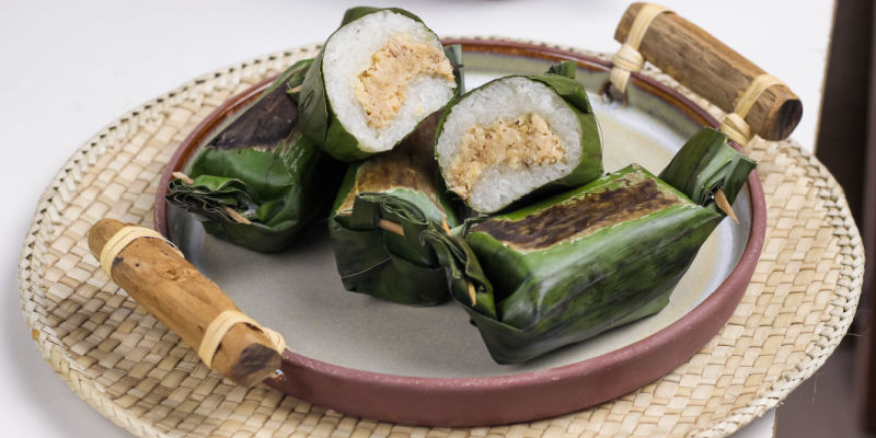 Makanan Khas Indonesia Sebuah Lemper Isian