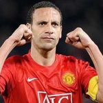 Pemain Belakang MU Rio Ferdinand Menjaga Pertahanan