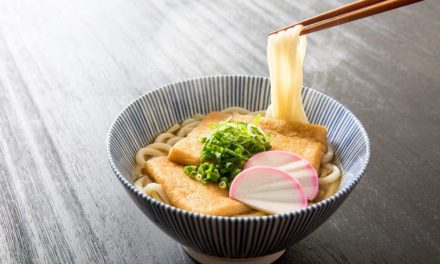 Bahan Tebal Udon Pada Sebuah Mi Khas Jepang