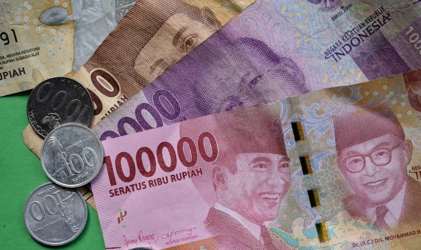 Transaksi Jual Beli Dengan Perangkat Sah Uang