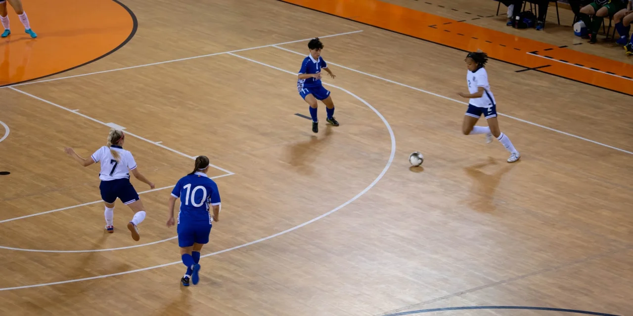 Olahraga Bola Sepak Futsal Seperti Lapangan Besar