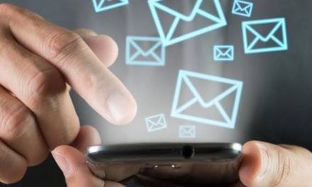 Komunikasi Teks Melalui Pesan Singkat Pada SMS