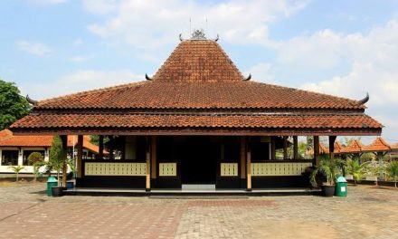 Suatu Budaya Tradisional Salah Satunya Rumah Adat