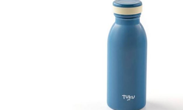 Sebuah Wadah Minuman Tumbler Dengan Bahan Tahan Panas