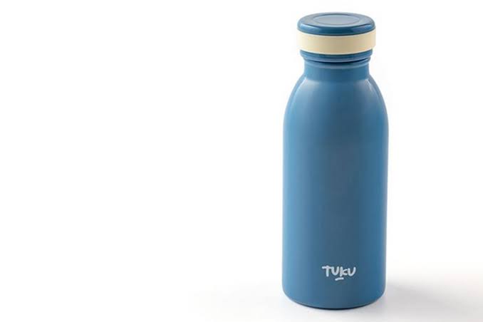 Sebuah Wadah Minuman Tumbler Dengan Bahan Tahan Panas