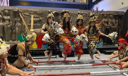 Kelompok Etnis Suku Dayak Di Kalimantan Indonesia