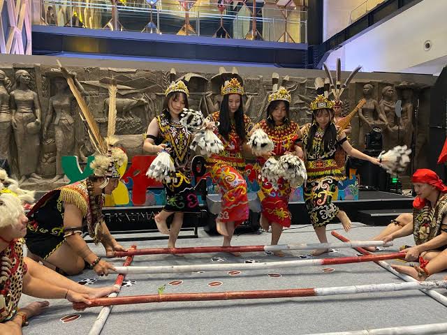Kelompok Etnis Suku Dayak Di Kalimantan Indonesia