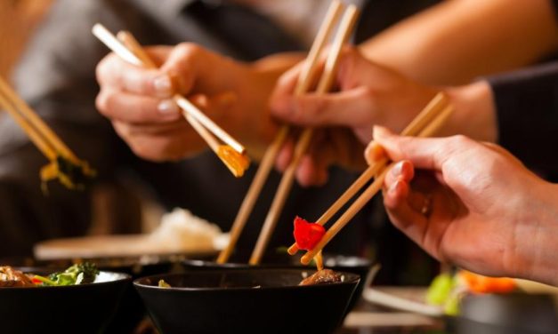 Peralatan Makan Tradsional Sebuah Sepasang Sumpit