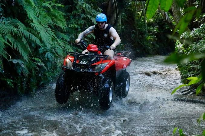 Kendaraan Kecil ATV Dengan Roda Offroadnya