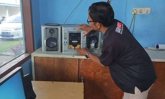 Sebuah Teknologi Radio Dalam Komunikasi Serta Informasi