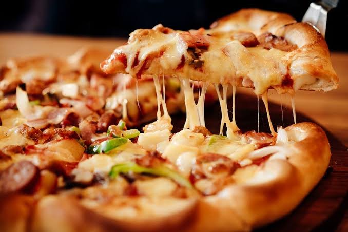 Makanan Populer Italia Sebuah Pizza Bulat