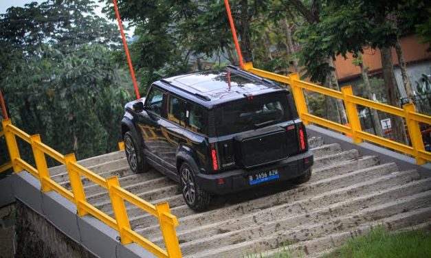 Kendaraan Canggih SUV Pada Sebuah Mobil