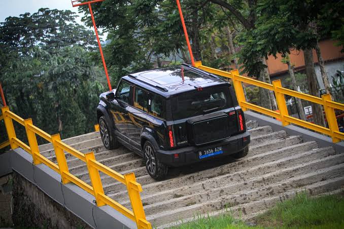 Kendaraan Canggih SUV Pada Sebuah Mobil