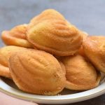 Makanan Manis Bolu Dengan Berbagai Topping